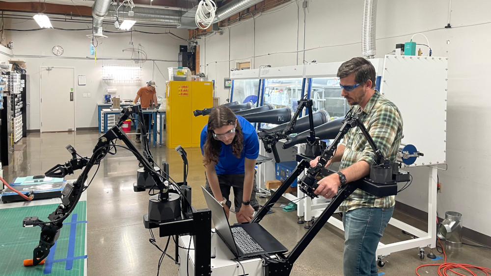 Operators running a teleoperated disassembly